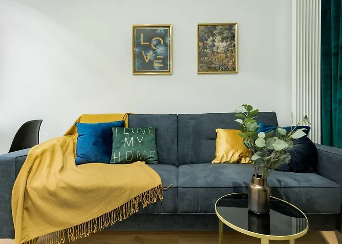 Mennica Chic By Bookinghost